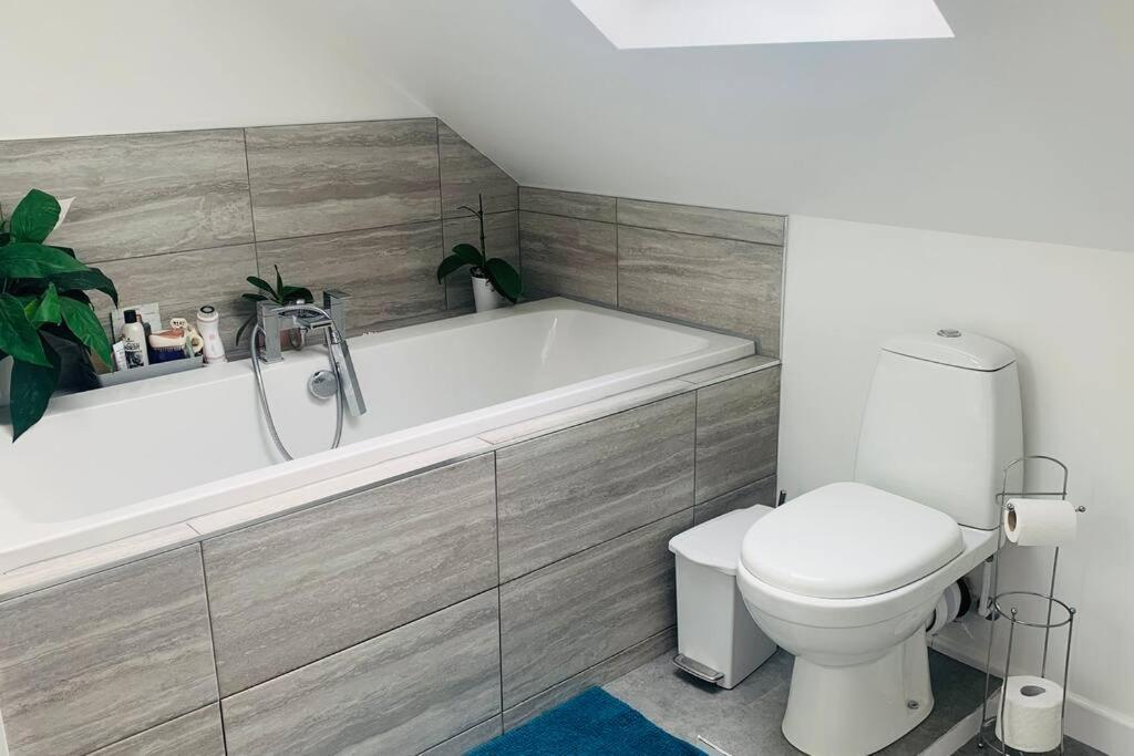 Villa Love Lancing By The Sea With Optional Large Hot Tub Sleeps Up To 8 & Free Parking Extérieur photo