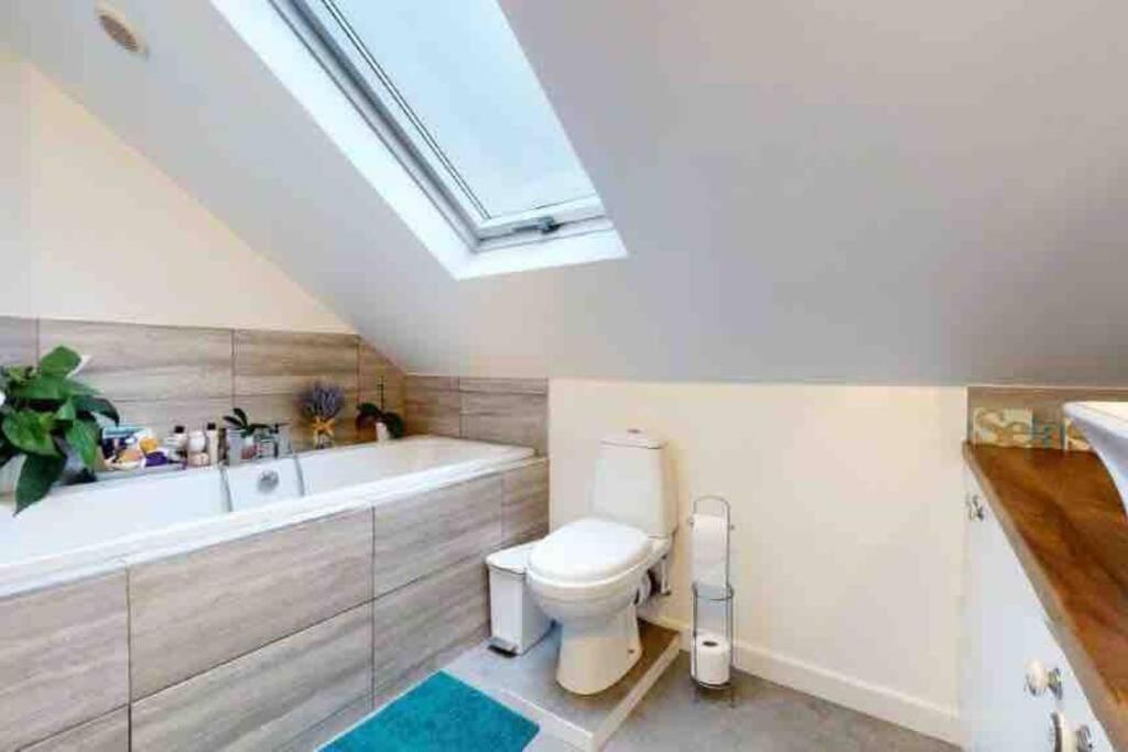 Villa Love Lancing By The Sea With Optional Large Hot Tub Sleeps Up To 8 & Free Parking Extérieur photo