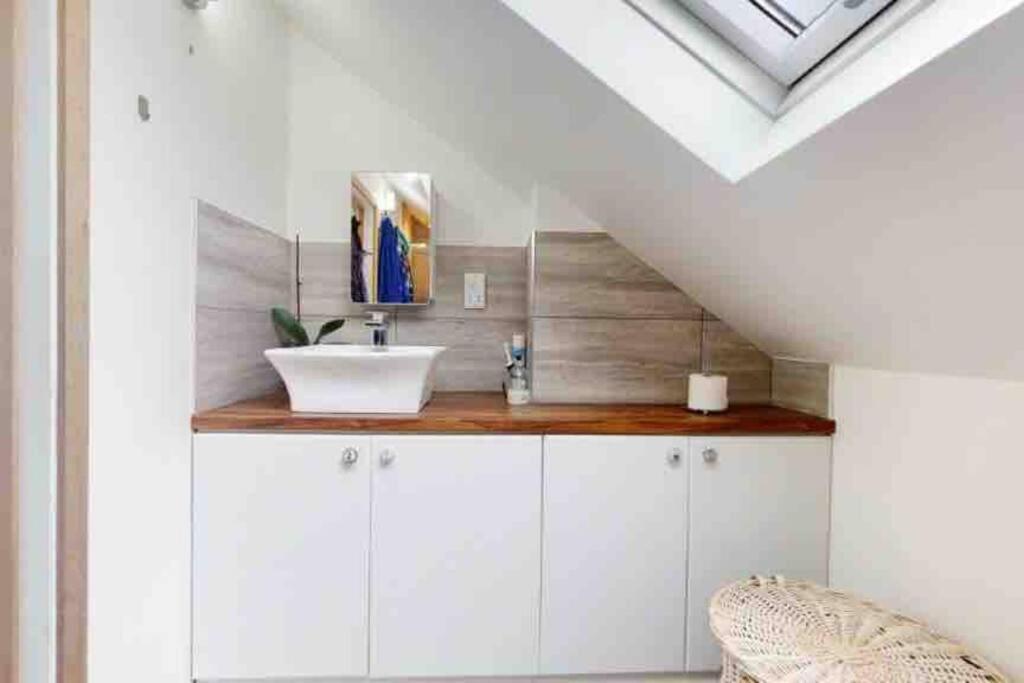 Villa Love Lancing By The Sea With Optional Large Hot Tub Sleeps Up To 8 & Free Parking Extérieur photo