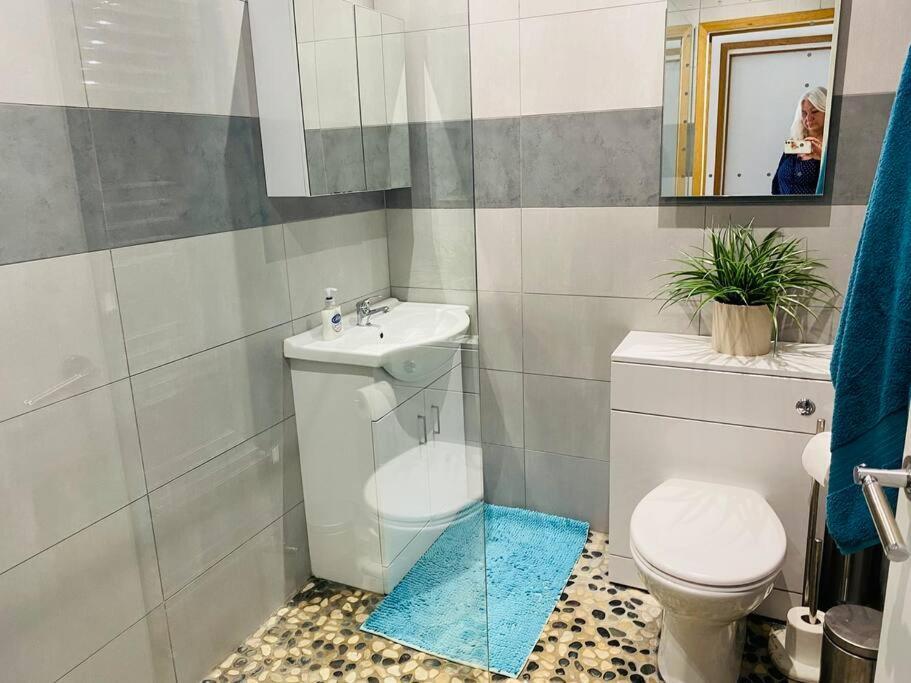 Villa Love Lancing By The Sea With Optional Large Hot Tub Sleeps Up To 8 & Free Parking Extérieur photo