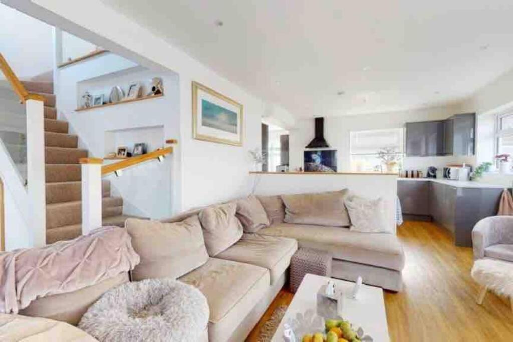 Villa Love Lancing By The Sea With Optional Large Hot Tub Sleeps Up To 8 & Free Parking Extérieur photo