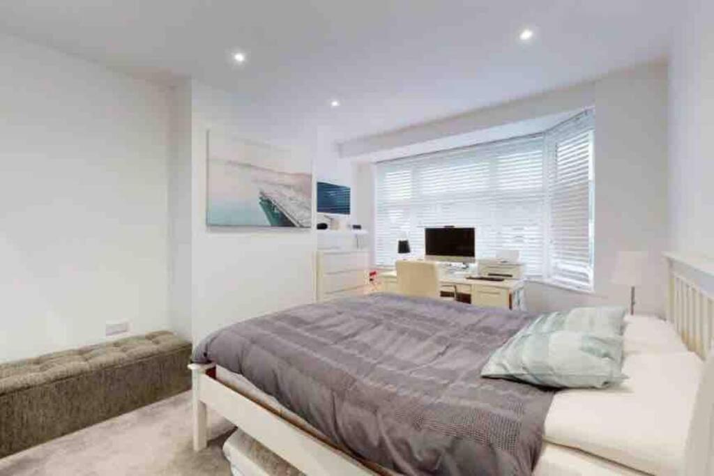 Villa Love Lancing By The Sea With Optional Large Hot Tub Sleeps Up To 8 & Free Parking Extérieur photo